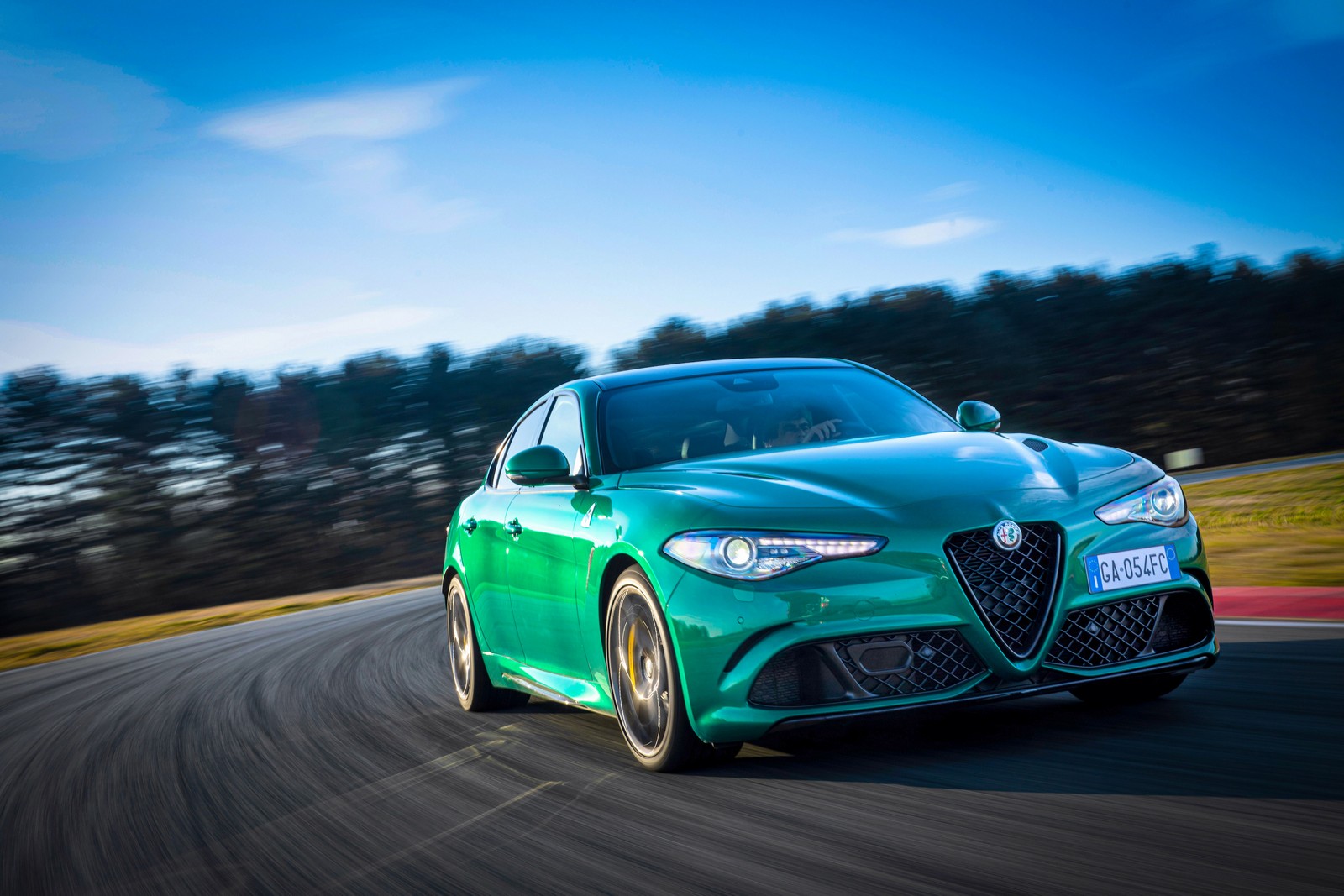 Фото Alfa Romeo Giulia первое поколение Quadrifoglio