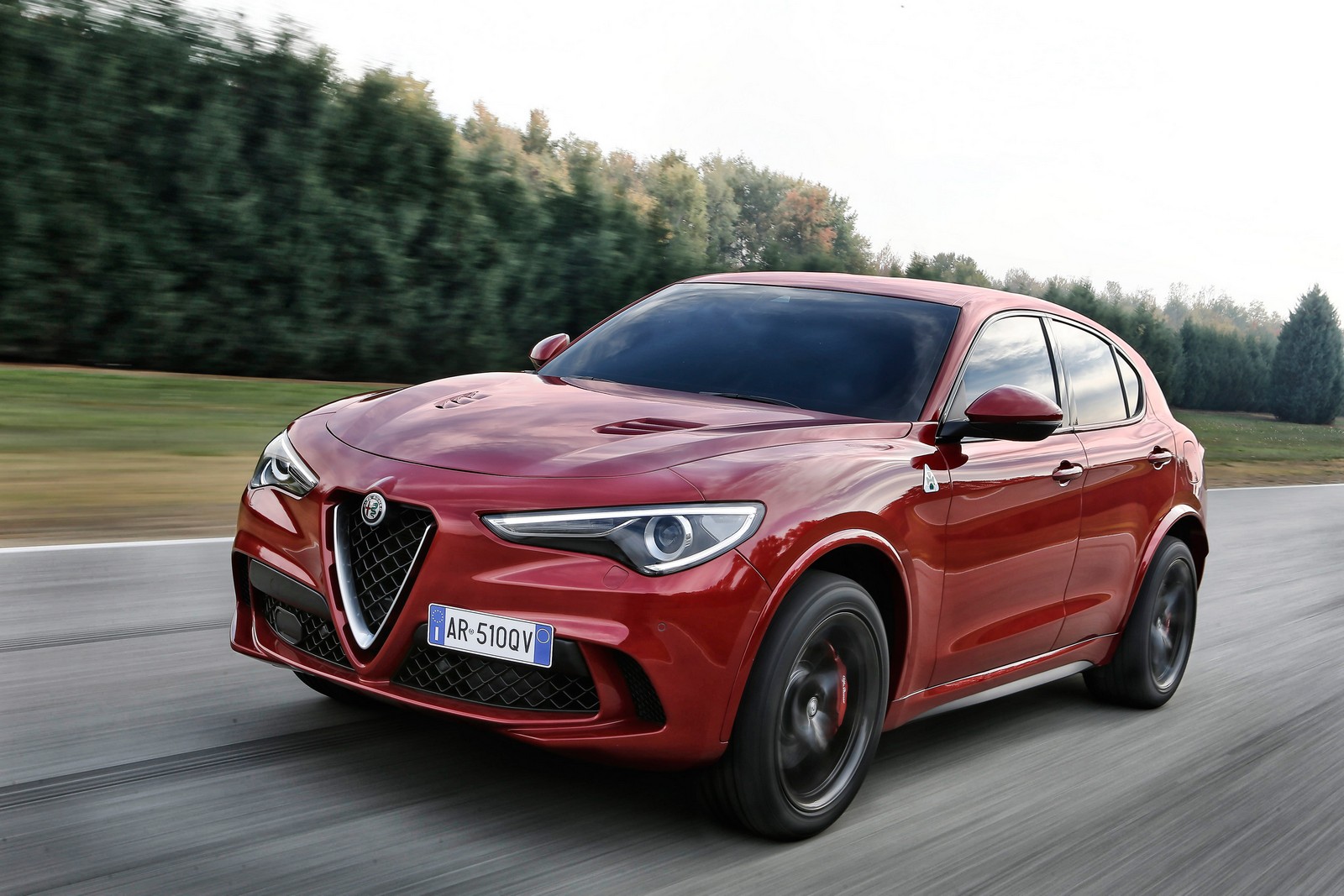 Фото Alfa Romeo Stelvio первое поколение Quadrifoglio