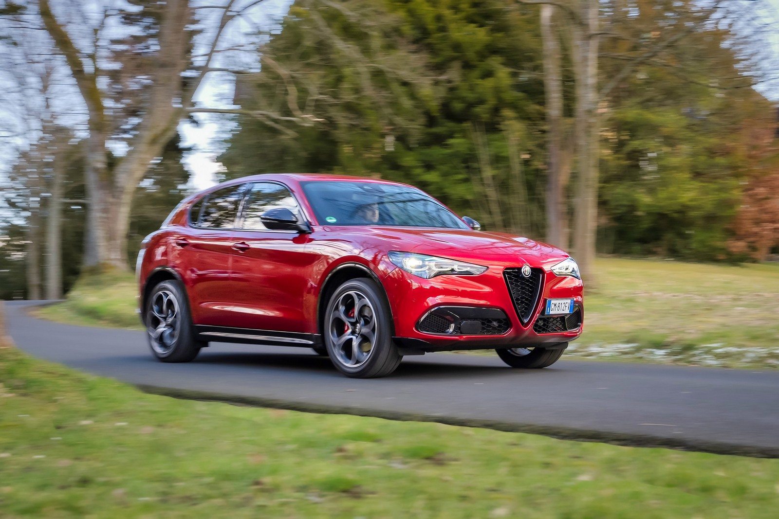 Фото Alfa Romeo Stelvio первое поколение рестайлинг Внедорожник