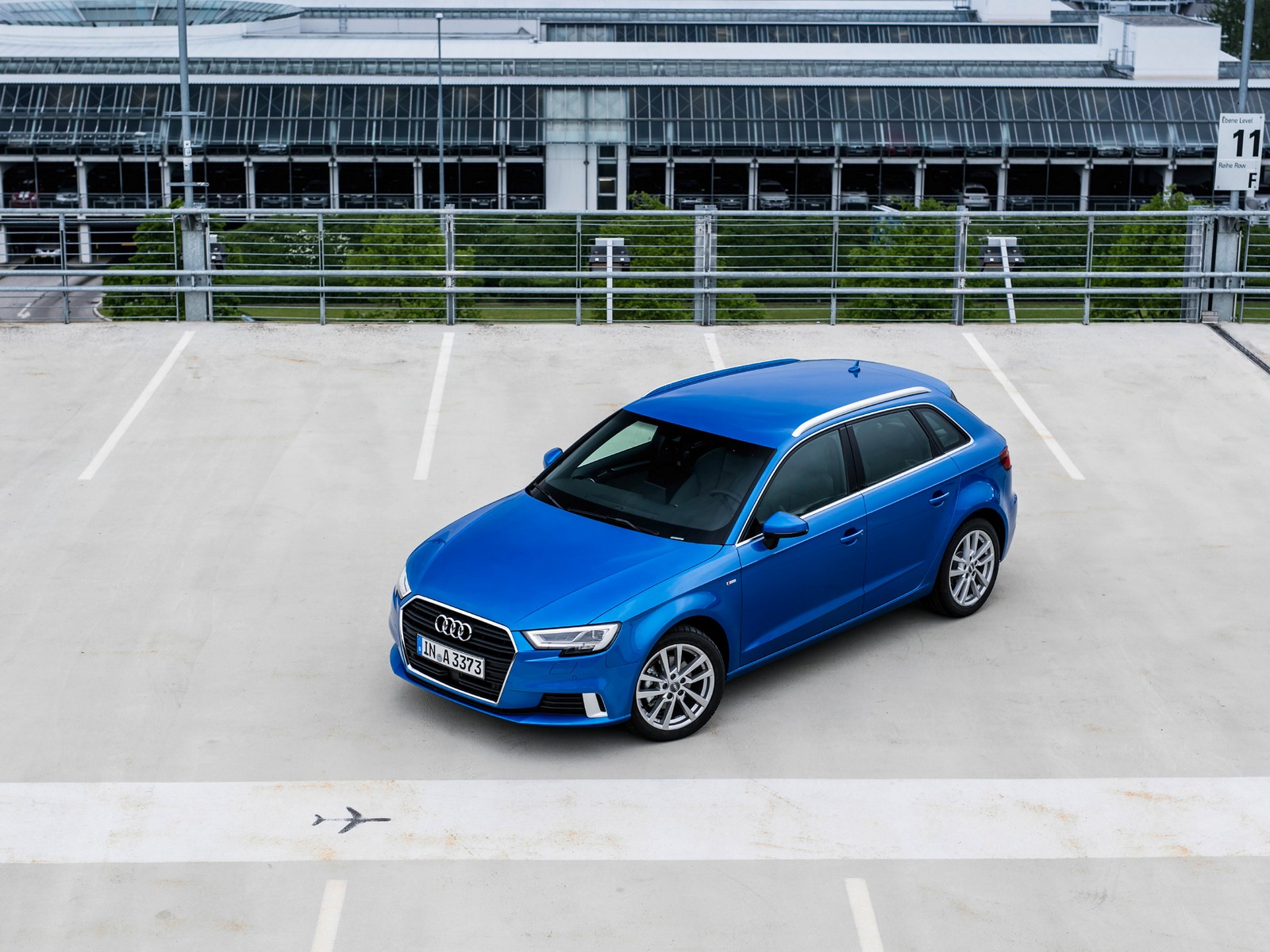 Фото Audi A3 пятоеV рестайлинг хэтчбек 5-дв.
