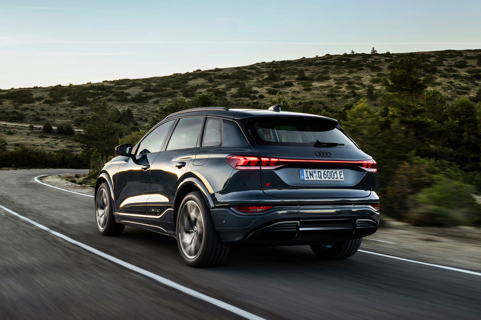 Фото Audi Q6 e-tron первое поколение Внедорожник