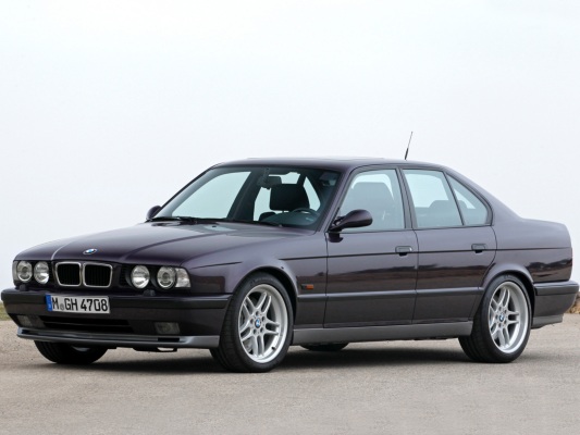 Фото BMW M5 E34 седан