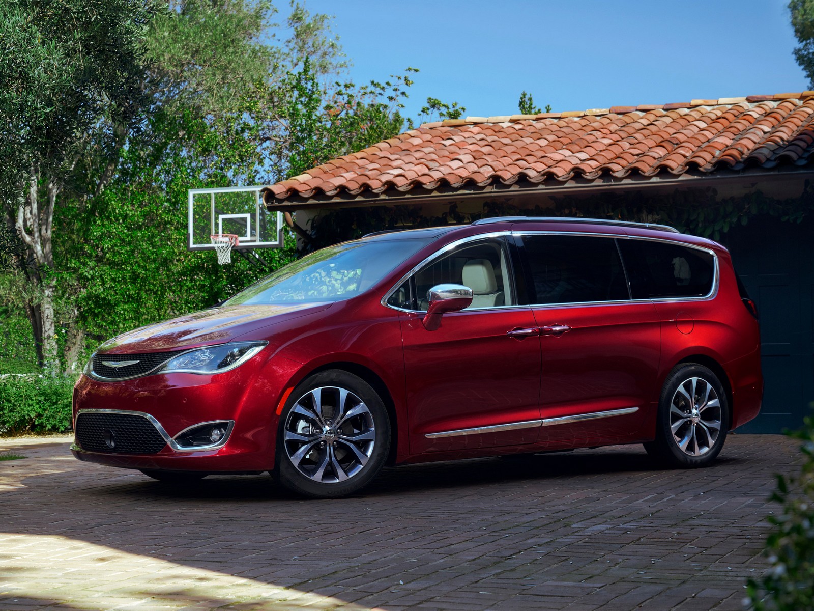 Фото Chrysler Pacifica второе поколение минивэн