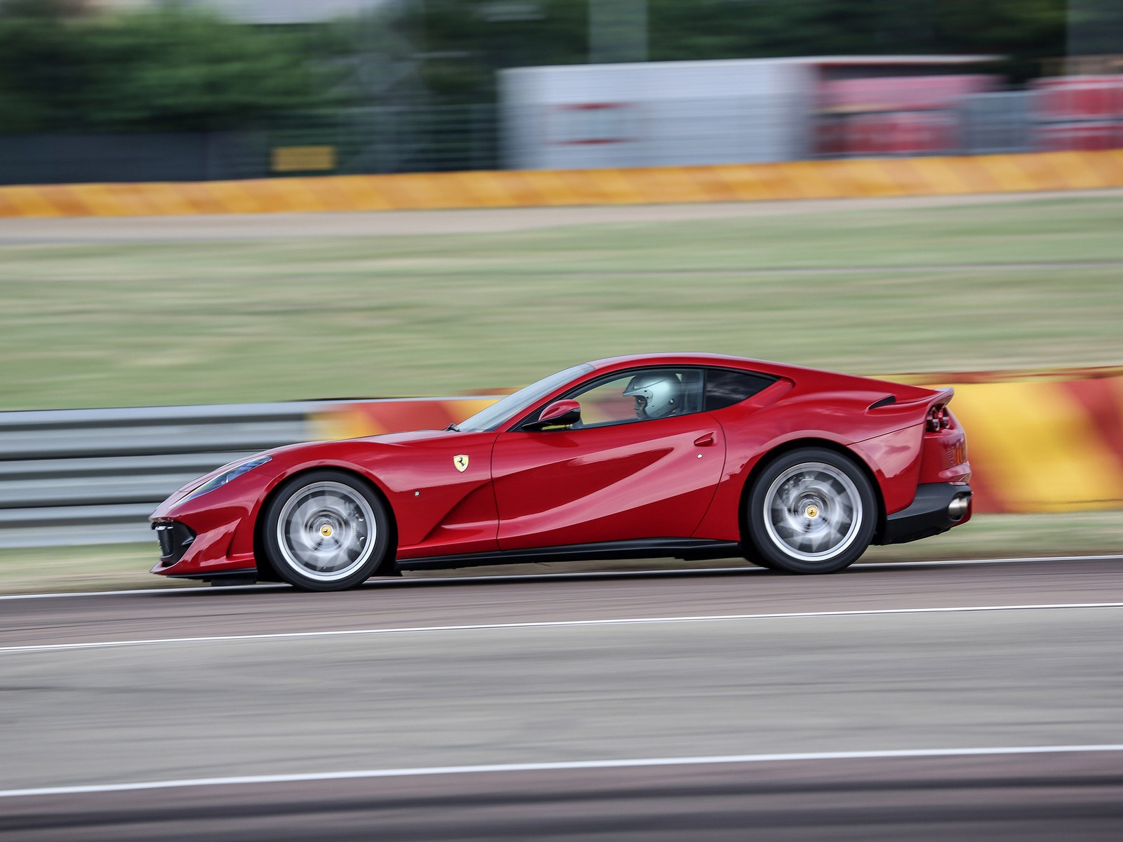 Фото Ferrari 812 GTS первое поколение 812 Superfast