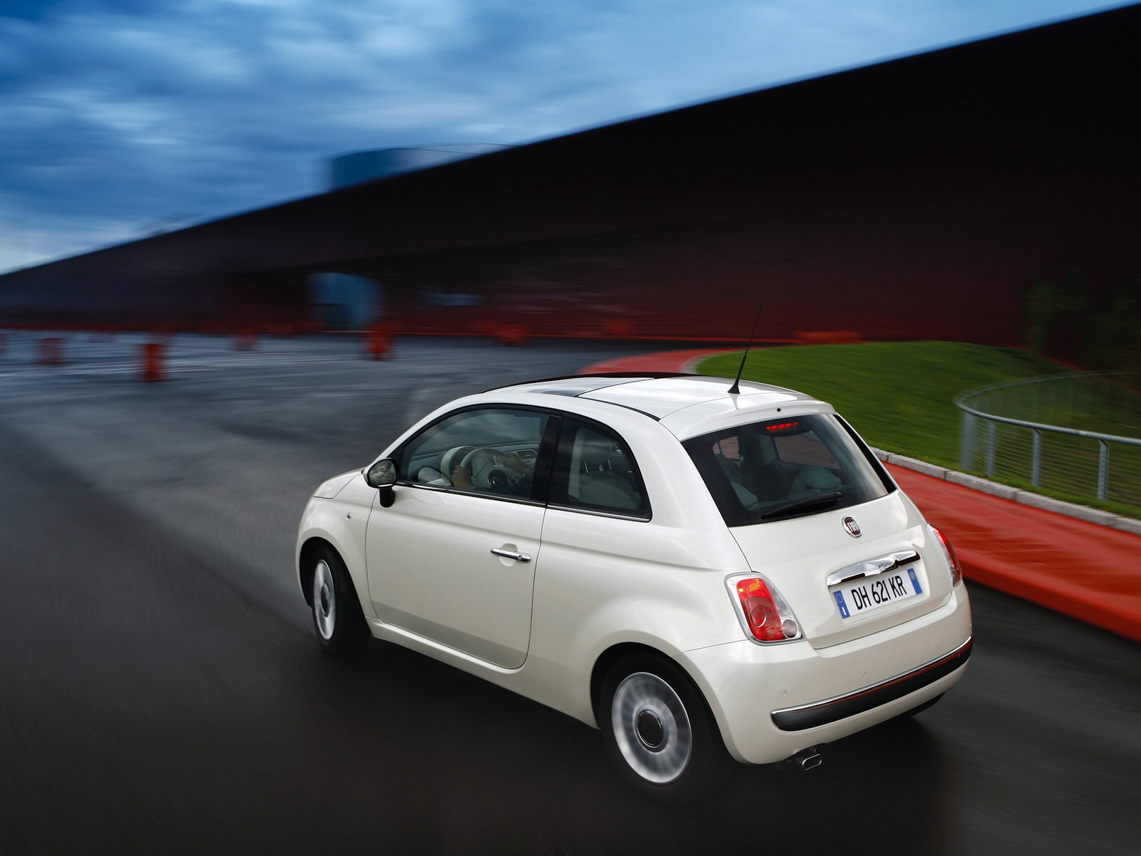 Фото FIAT 500 второе поколение Хэтчбек