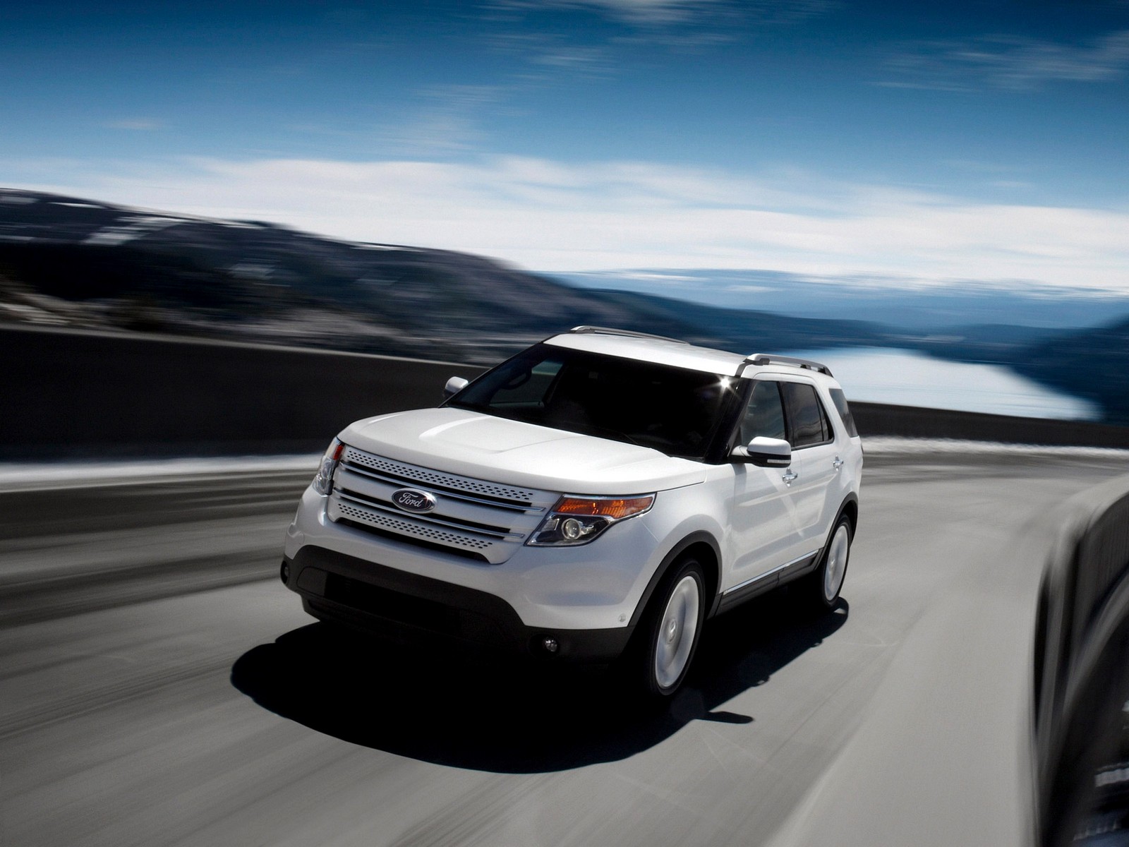 Фото Ford Explorer пятое поколение Внедорожник