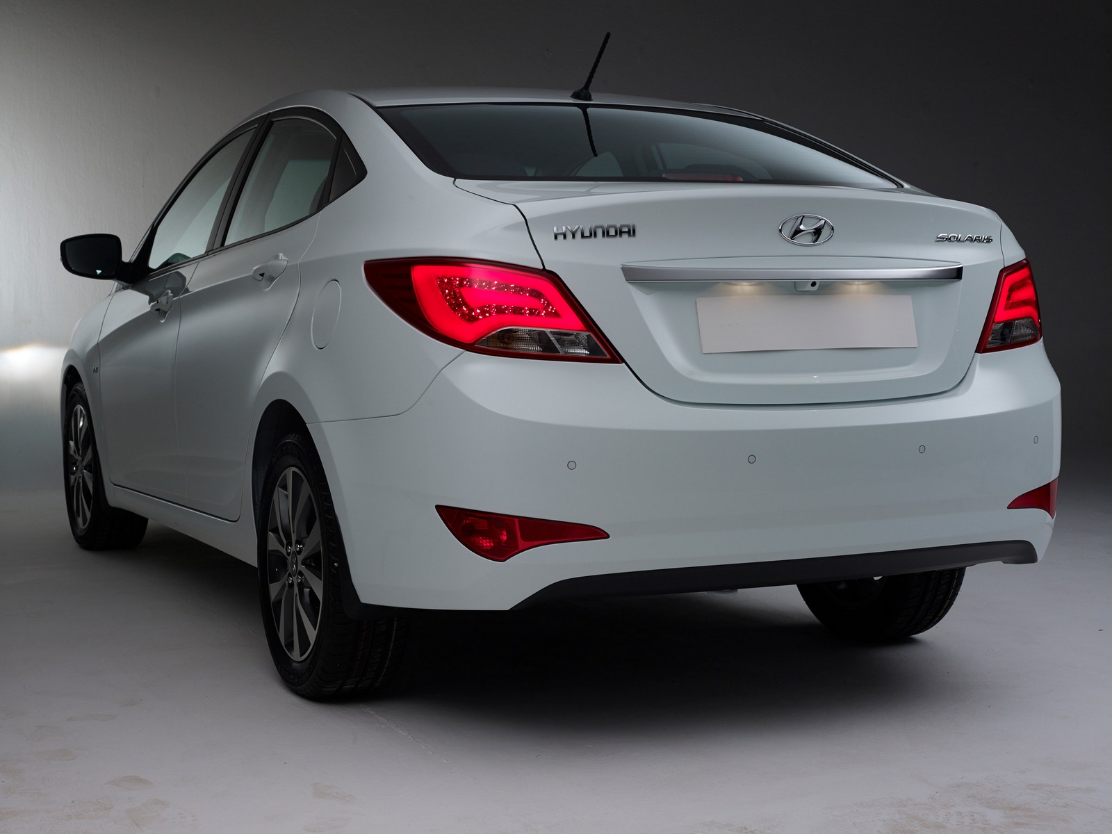 Фото Hyundai Solaris первое поколение рестайлинг седан