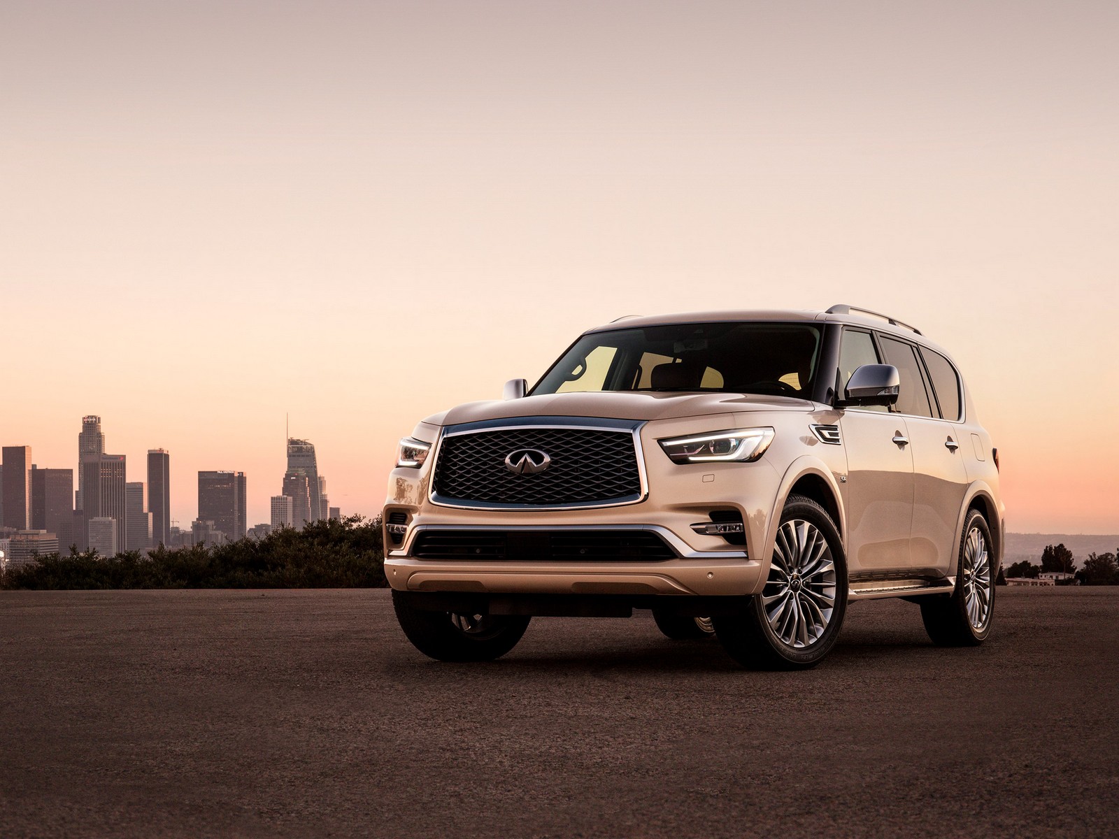 Фото Infiniti QX80 второе поколение 2-й рестайлинг Внедорожник