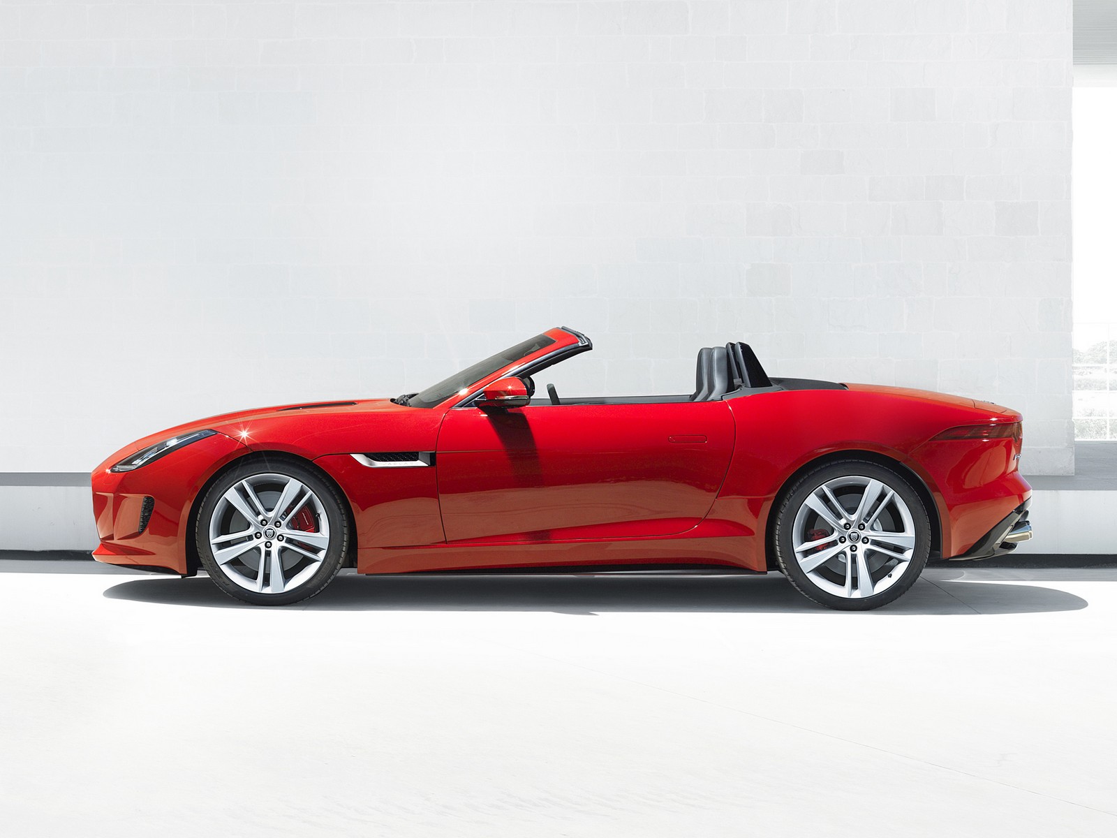 Фото Jaguar F-Type первое поколение родстер