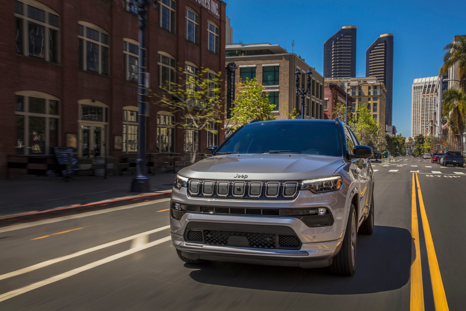 Фото Jeep Compass второе поколение рестайлинг Внедорожник