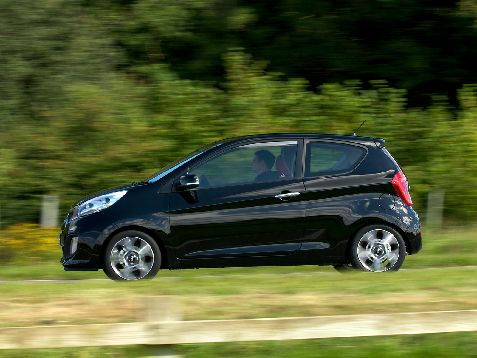 Фото KIA Picanto второе поколение хэтчбек 3-дв.