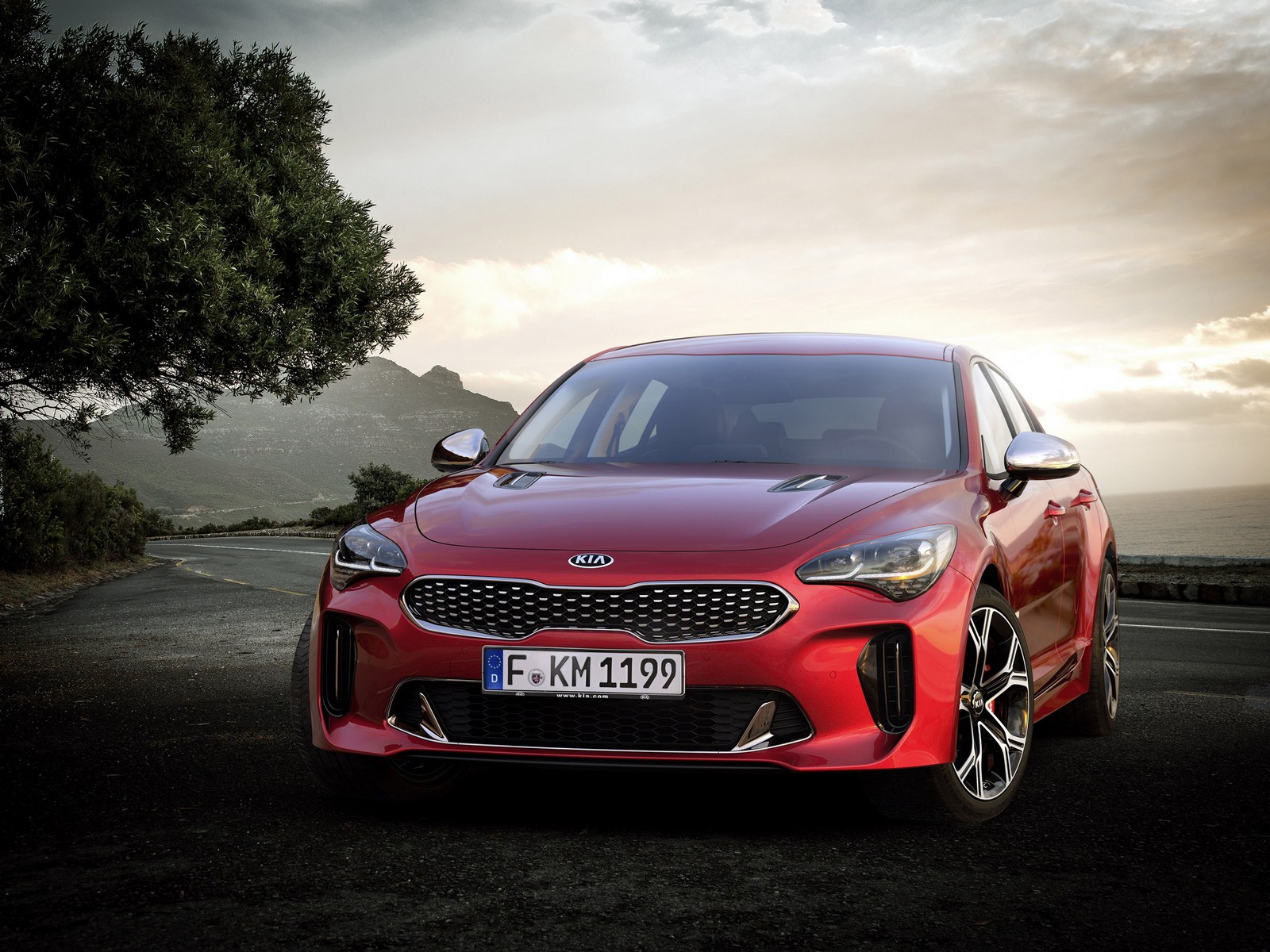 Фото KIA Stinger первое поколение Хэтчбек