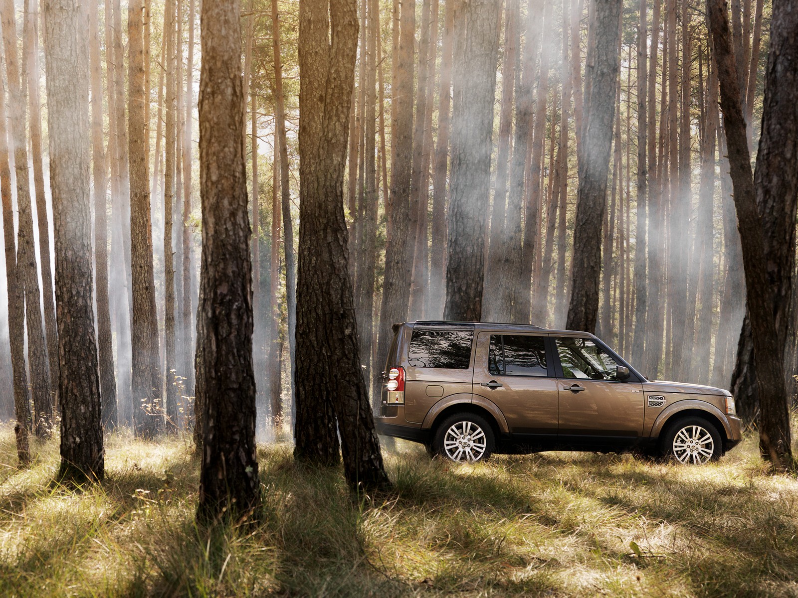 Фото Land Rover Discovery четвертое поколение IV