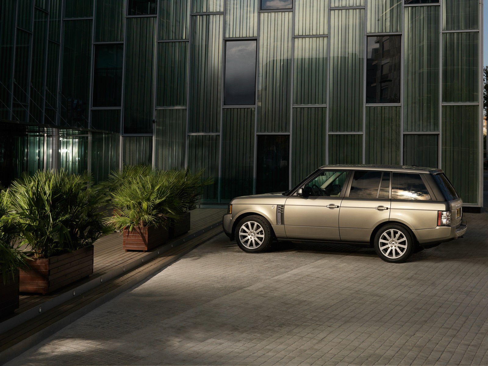 Фото Land Rover Range Rover третье поколение 2-й рестайлинг Внедорожник
