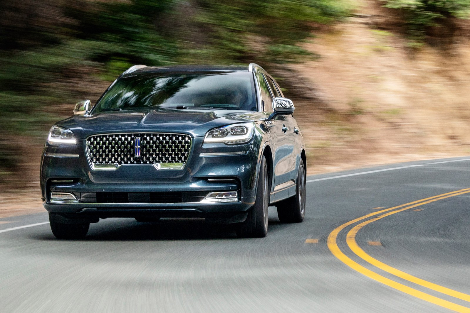 Фото Lincoln Aviator второе поколение Внедорожник