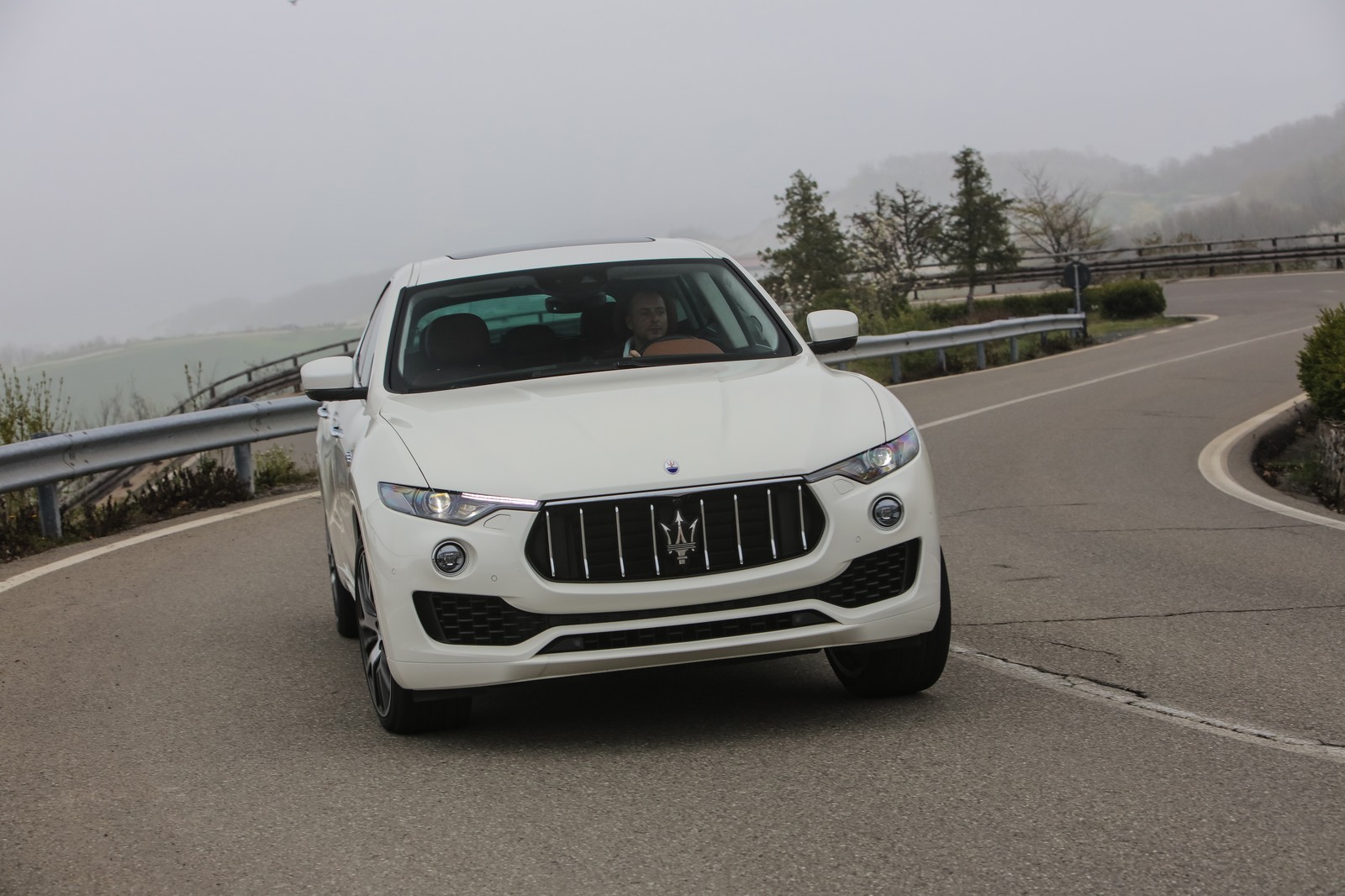 Фото Maserati Levante первое поколение Внедорожник