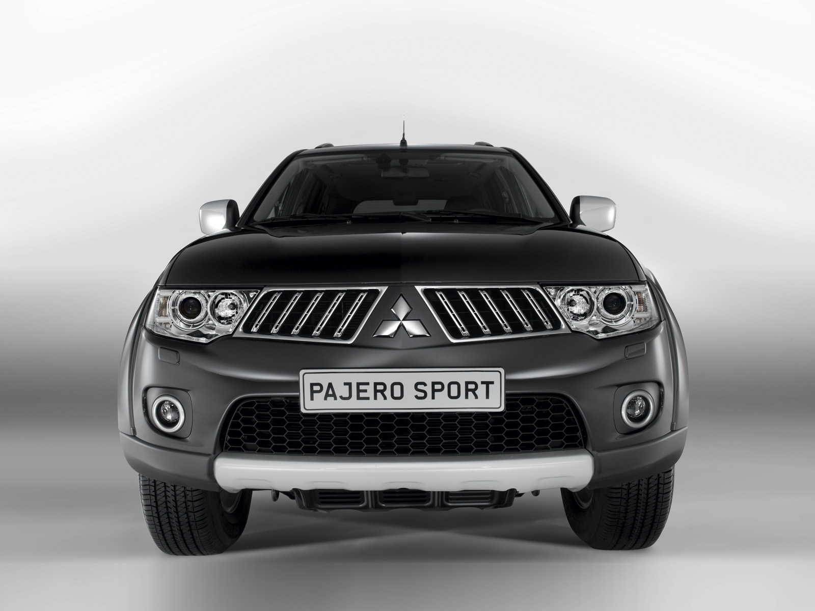 Фото Mitsubishi Pajero Sport второе поколение Внедорожник