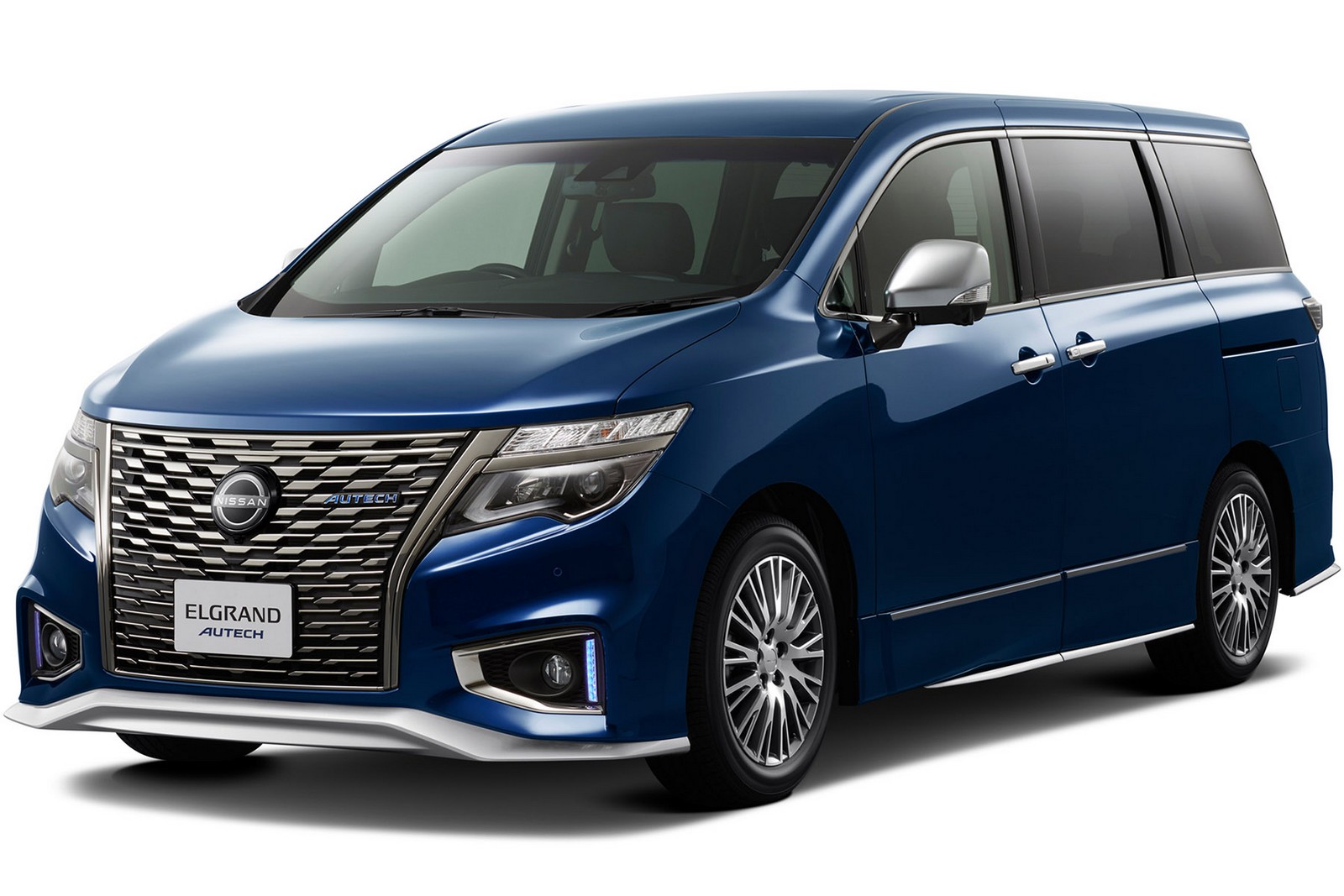 Фото Nissan Elgrand третье поколение рестайлинг Минивэн