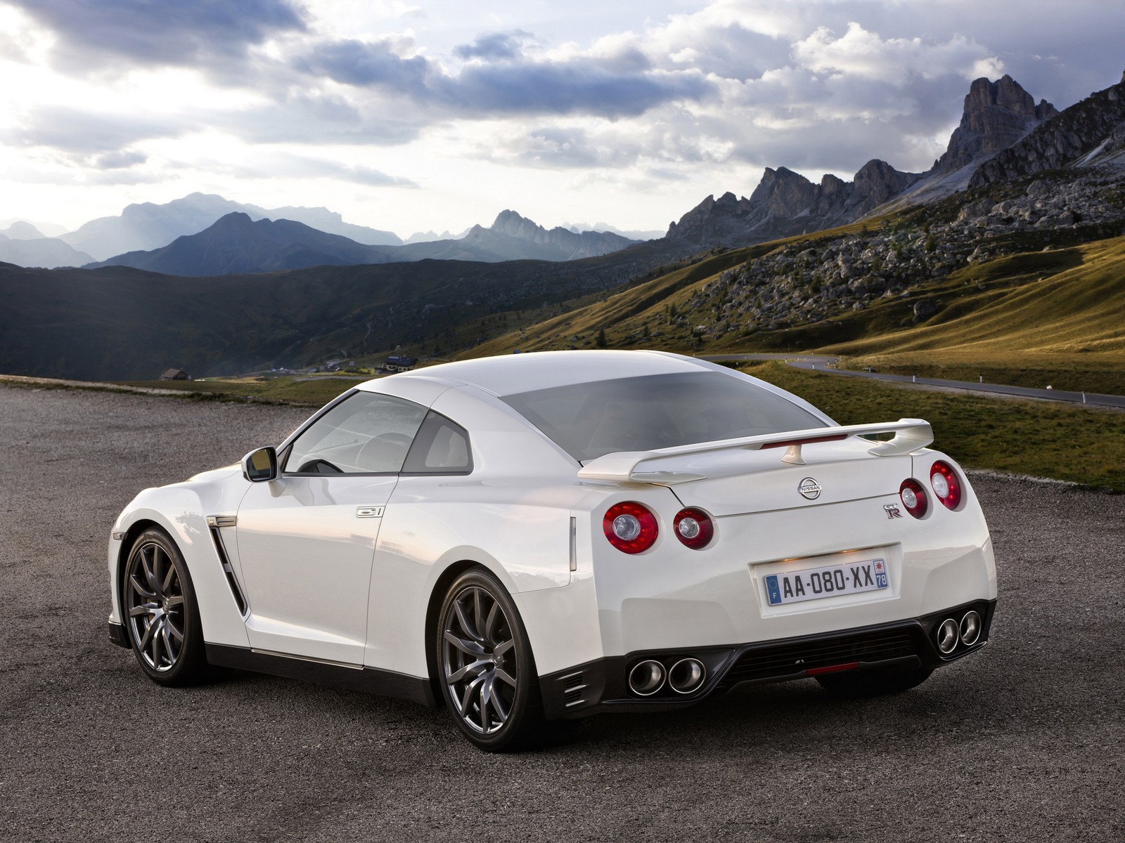 Фото Nissan GT-R R35 2-й рестайлинг Купе