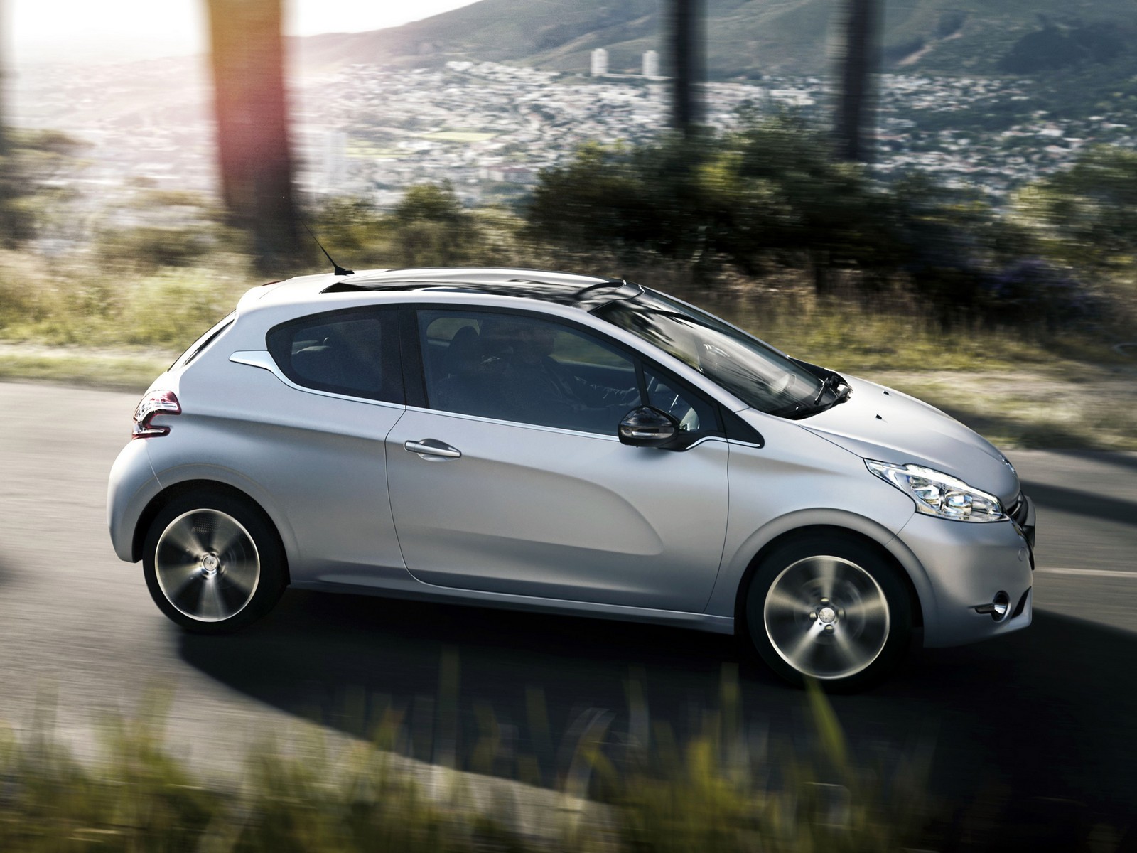 Фото Peugeot 208 первое поколение хэтчбек 3-дв.