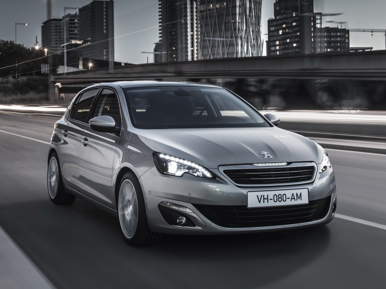 Фото Peugeot 308 второе поколение хэтчбек