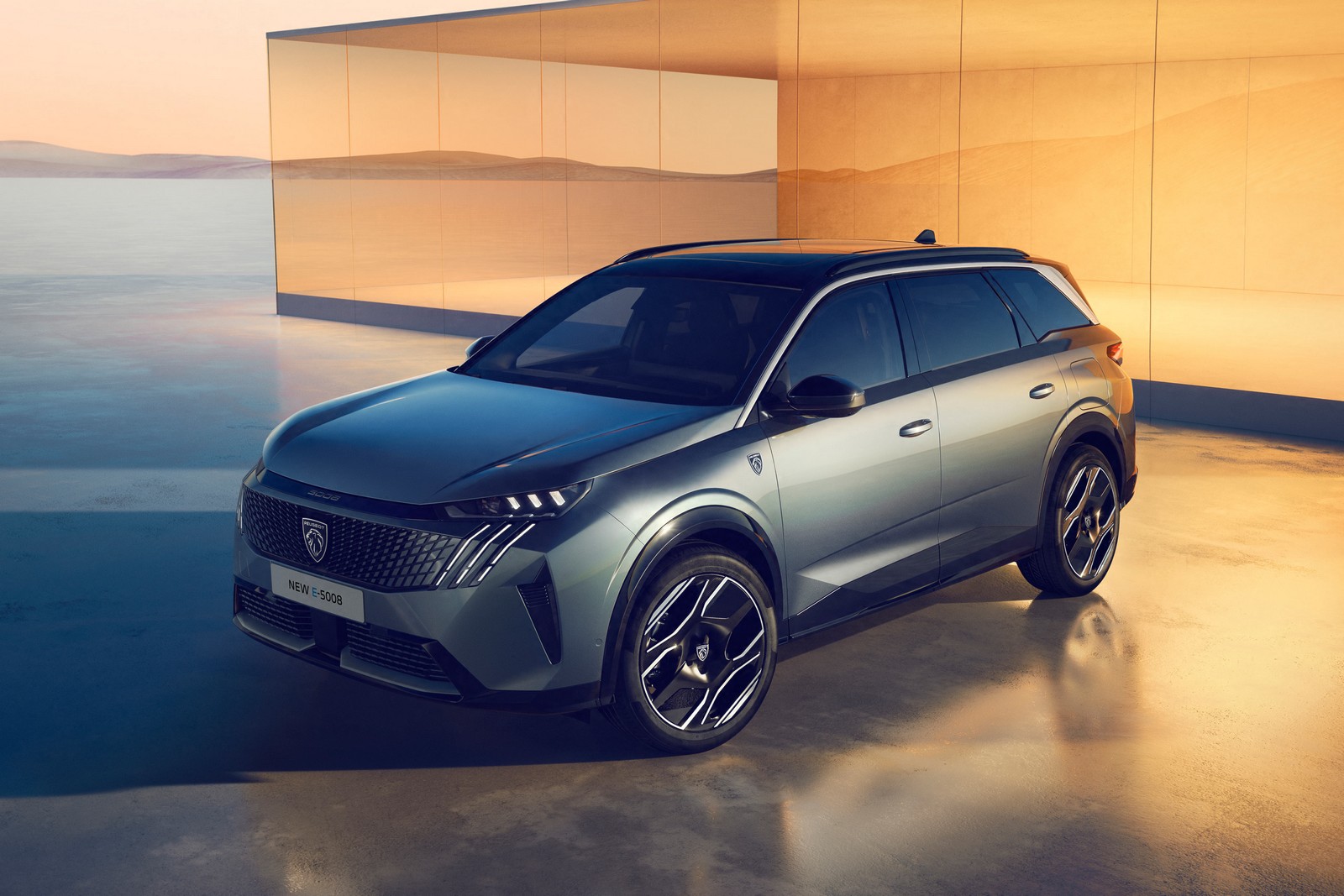 Фото Peugeot 5008 третье поколение E-