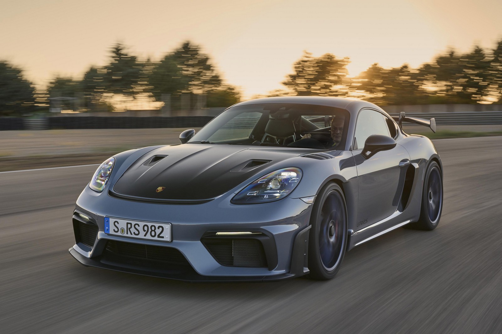 Фото Porsche 718 Cayman GT4 982 RS