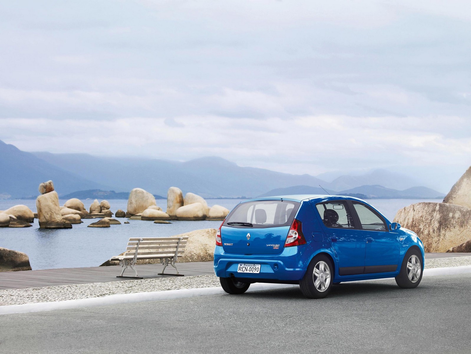 Фото Renault Sandero первое поколение Хэтчбек