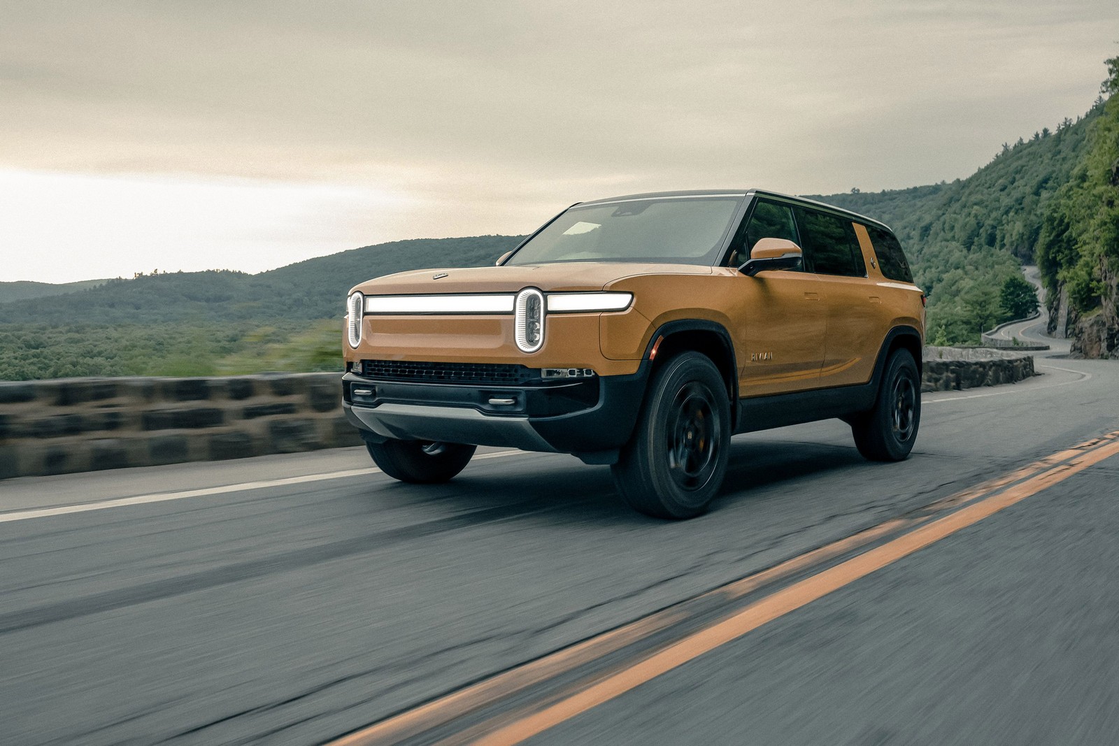 Фото Rivian R1S первое поколение Внедорожник