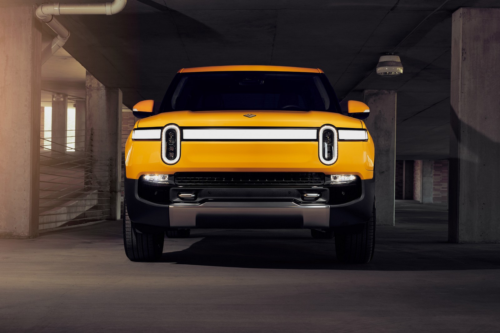 Фото Rivian R1T первое поколение Пикап