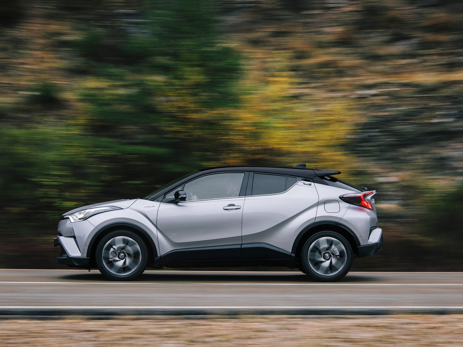 Фото Toyota C-HR первое поколение Внедорожник