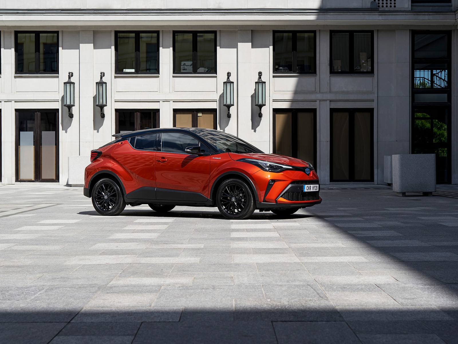 Фото Toyota C-HR первое поколение рестайлинг Внедорожник