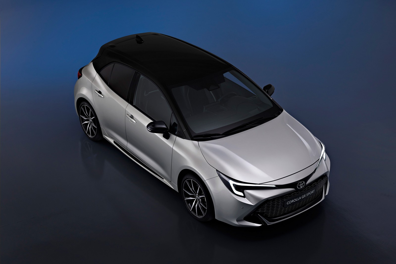 Фото Toyota Corolla двенадцатое поколение рестайлинг хэтчбек 5-дв.