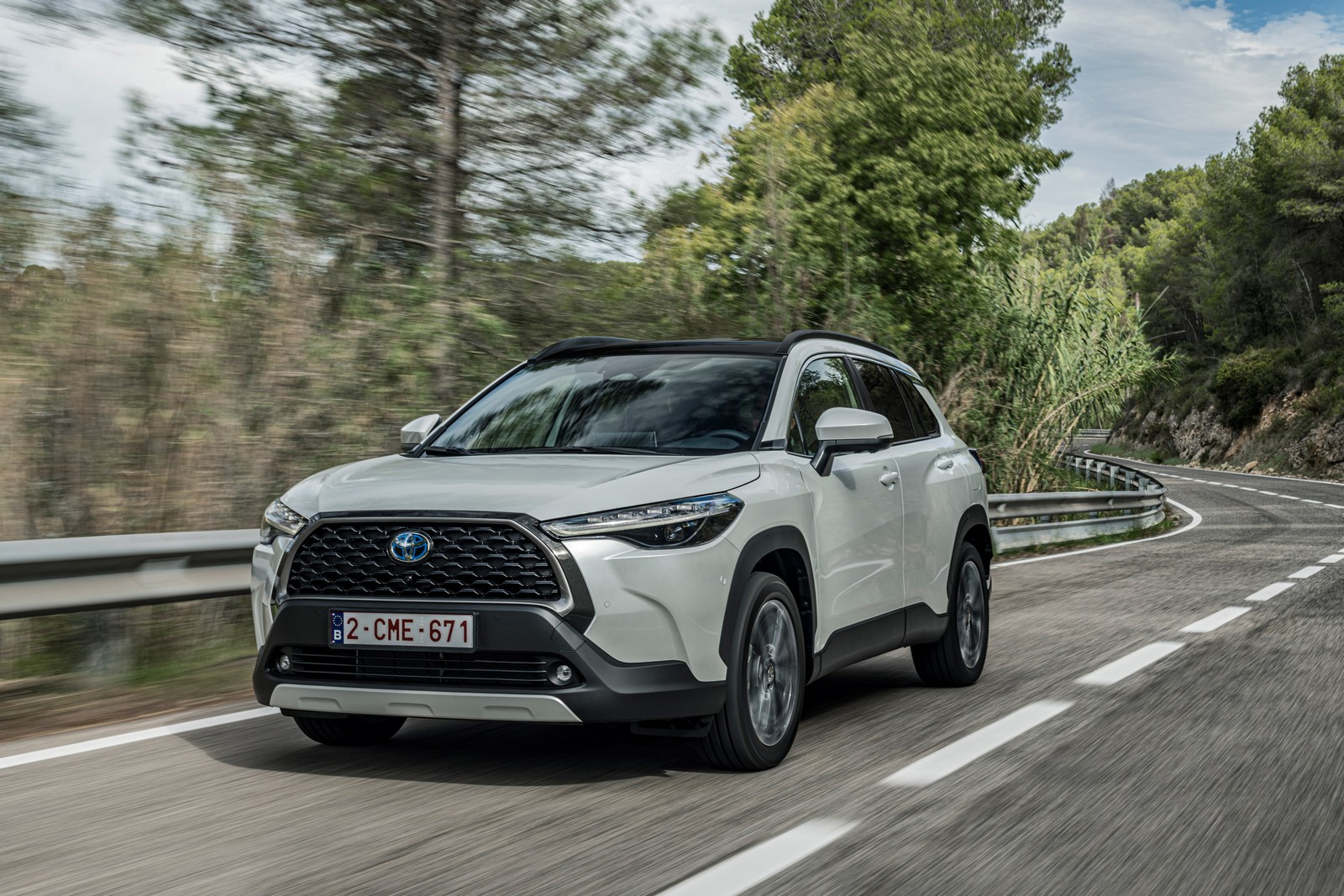 Фото Toyota Corolla Cross первое поколение Внедорожник