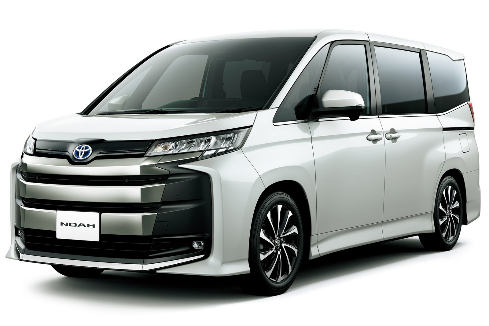 Фото Toyota Noah четвертое поколение Минивэн