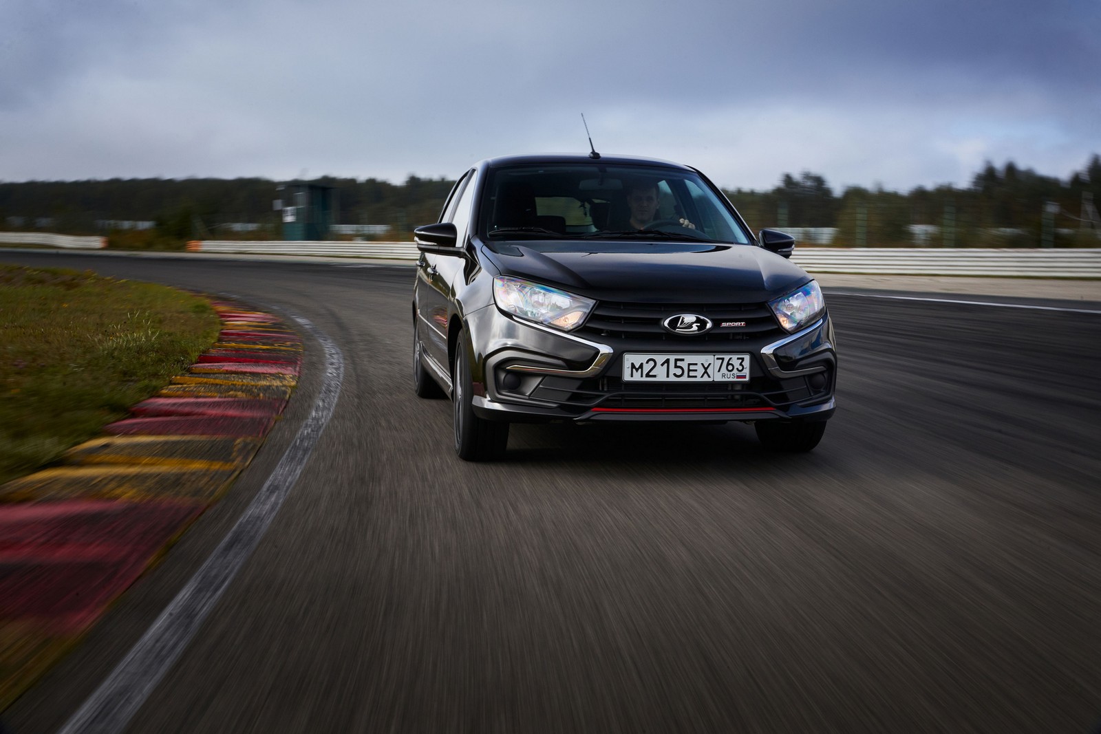 Фото Lada Granta Cross первое поколение рестайлинг Granta Sport лифтбек