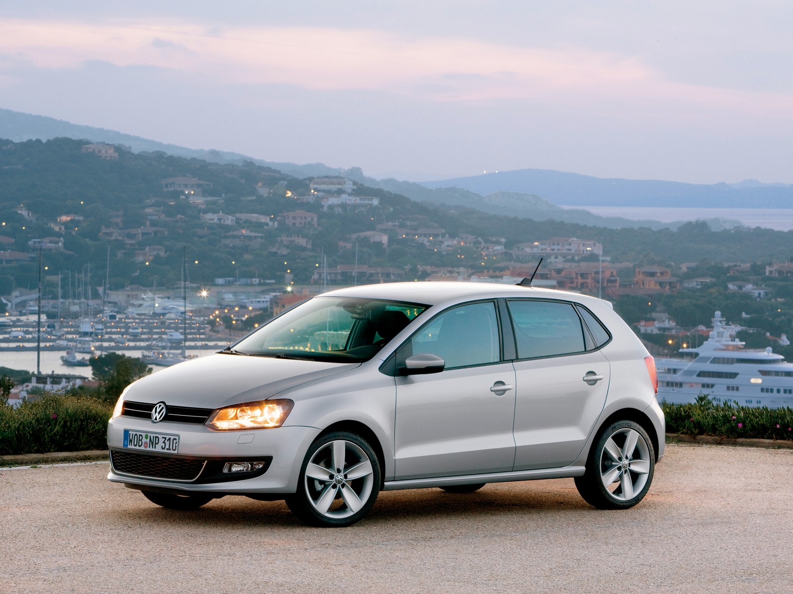 Фото Volkswagen Polo пятое поколение хэтчбек 5-дв.