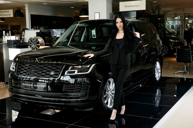 Мы их долго не удержим! Range Rover черной и белой масти в «АВИЛОН»