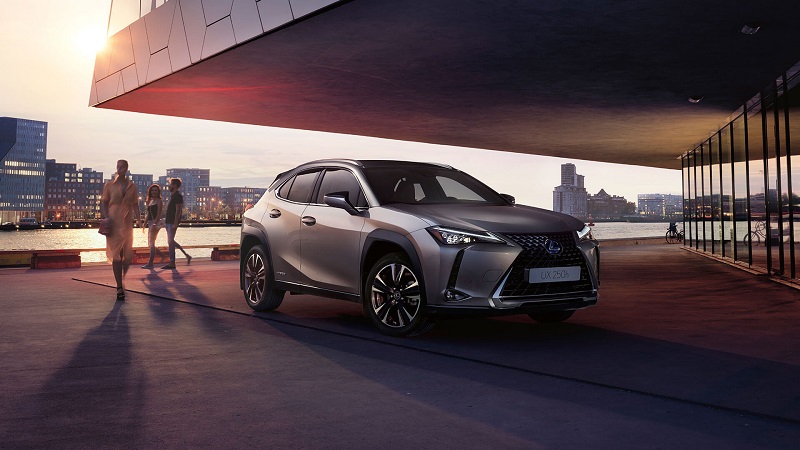 Городской исследователь Lexus UX в Лексус – Волгоградский