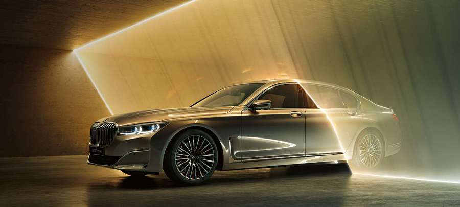 УПРАВЛЯЙТЕ МИРОМ В РОСКОШНОЙ АТМОСФЕРЕ. НОВЫЙ BMW 7 СЕРИИ.