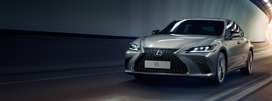 LEXUS ES. Управлять, а не следовать